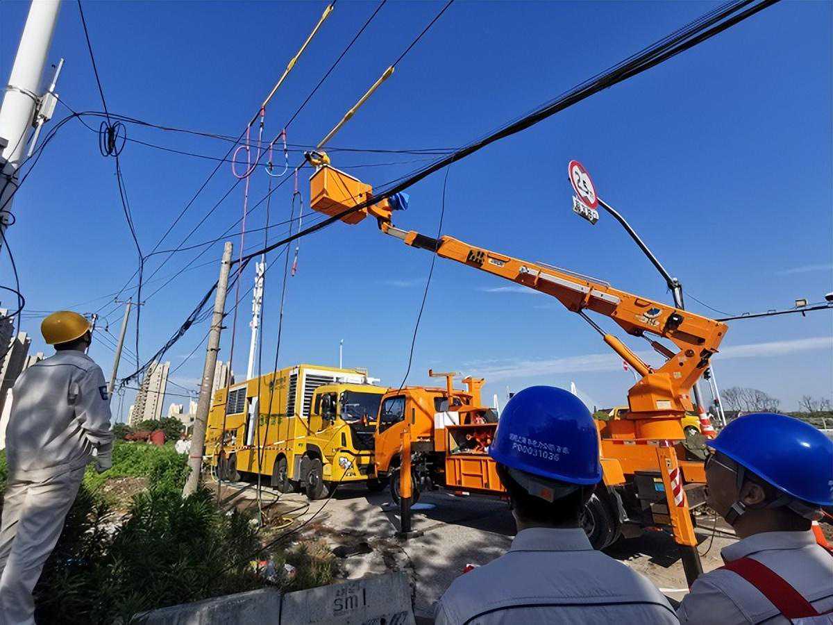 上海首次完成10千伏发电车同期并网作业