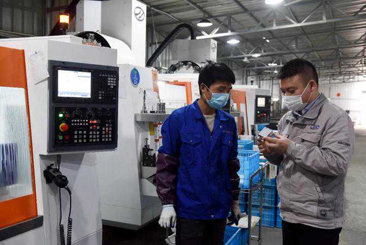 这个新乐清人好样的！贴钱百万赶制口罩机气动配件