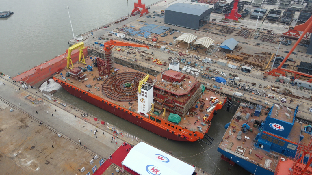国内首艘万吨载缆量新型海缆施工船顺利下水