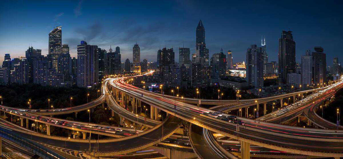 照亮城市之路——高效路灯控制器的必要性和解决方案