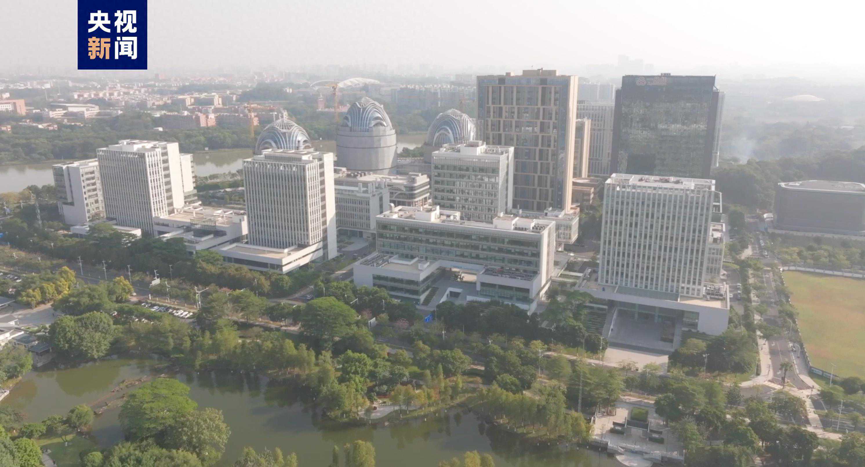 我国首台国产场发射透射电子显微镜发布