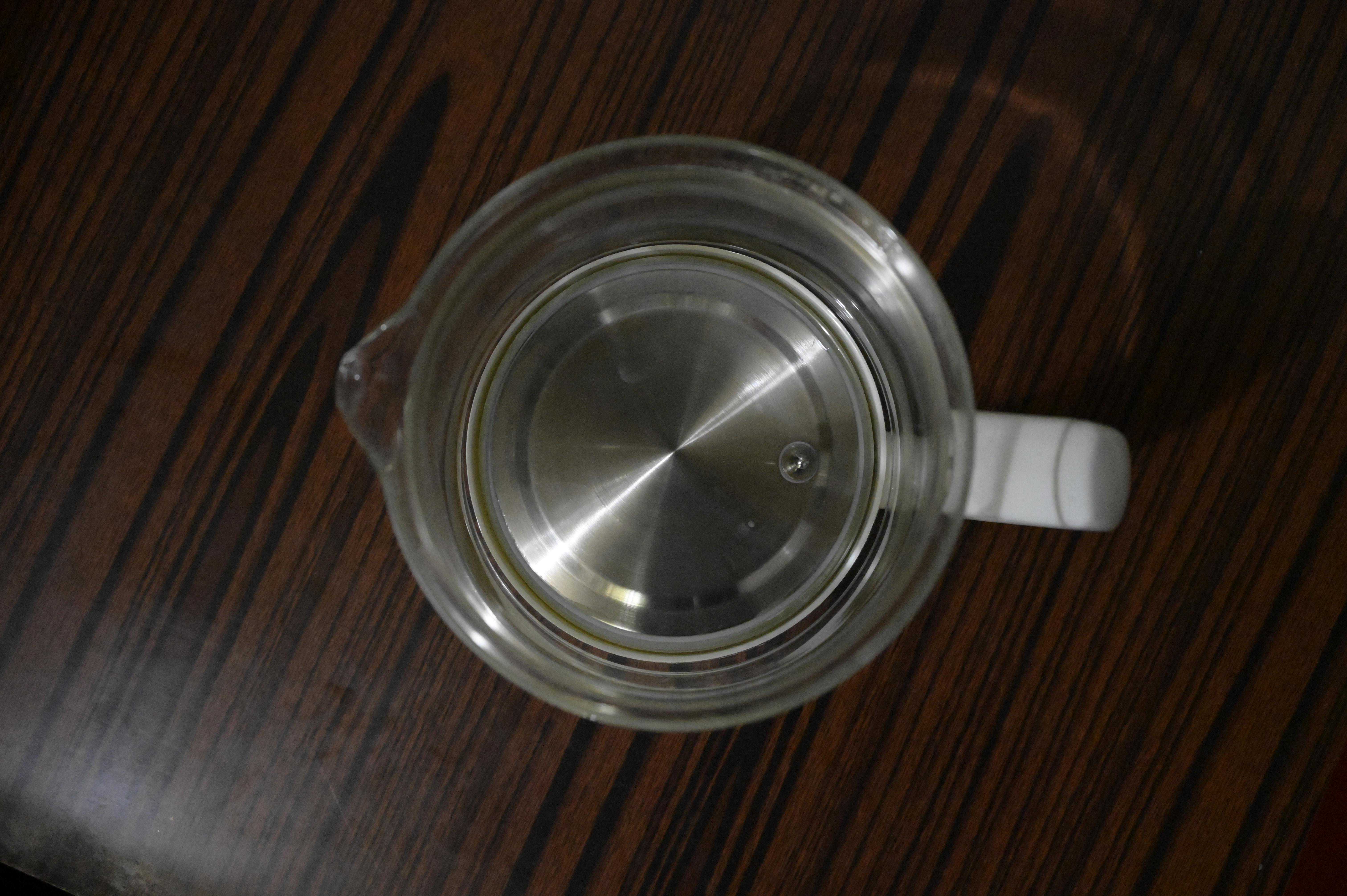 自来水中经常出现悬浮物，正常吗？