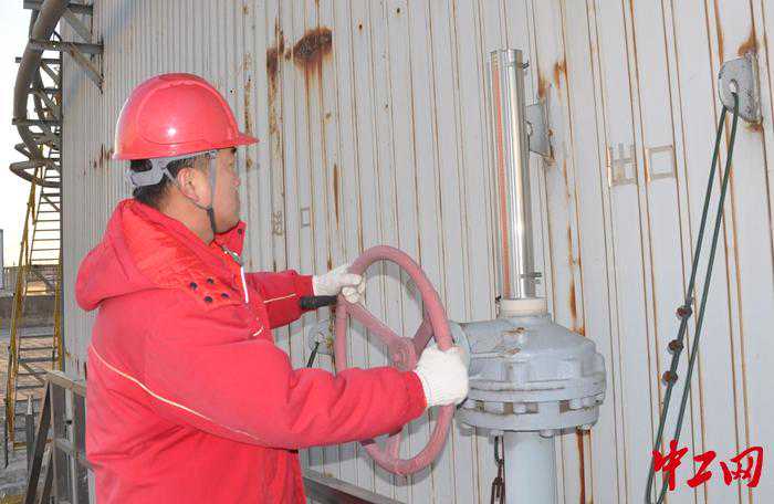“五小”创新有我在｜给原油储罐闸板阀加上防护罩