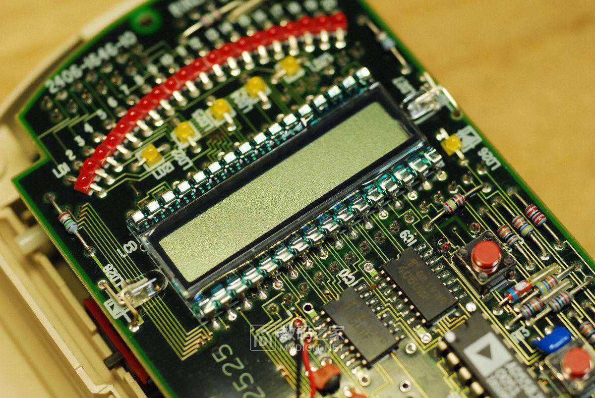 为什么说土壤温度主要由含水量控制？