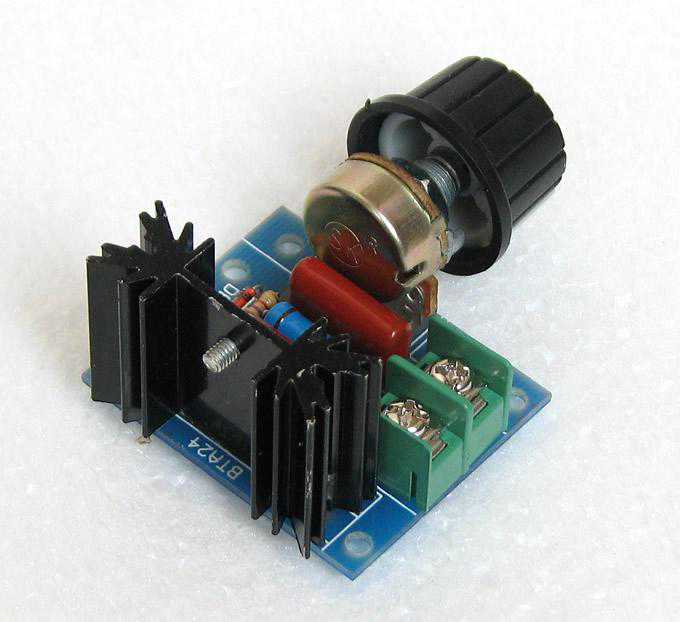 用双向可控硅制作220V简单 调光 调速 调压电路