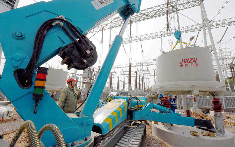 跨越33年时空 变电站内上演特殊“接力赛”