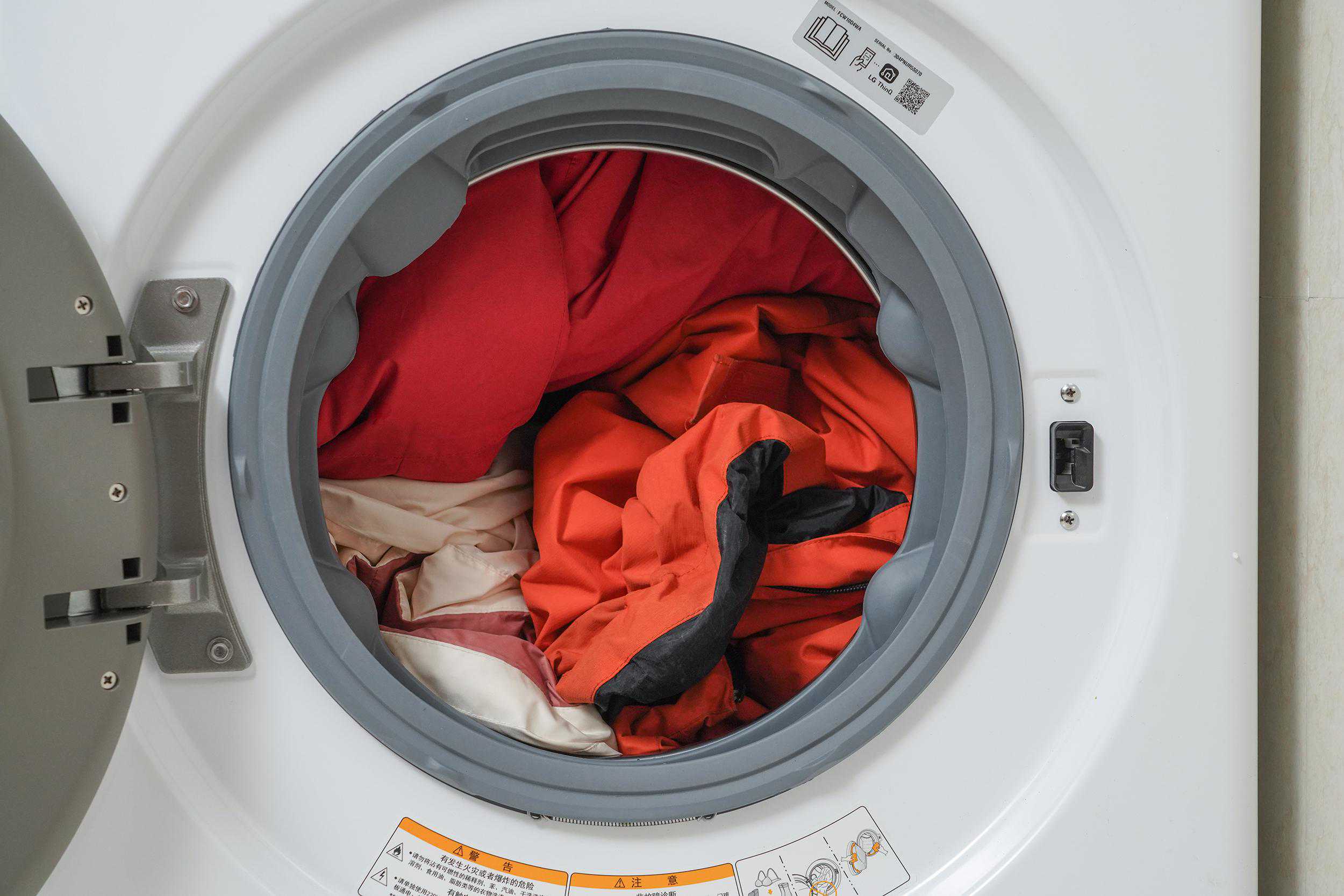 《蓝》：把痛苦写在河流里，也写在纸面