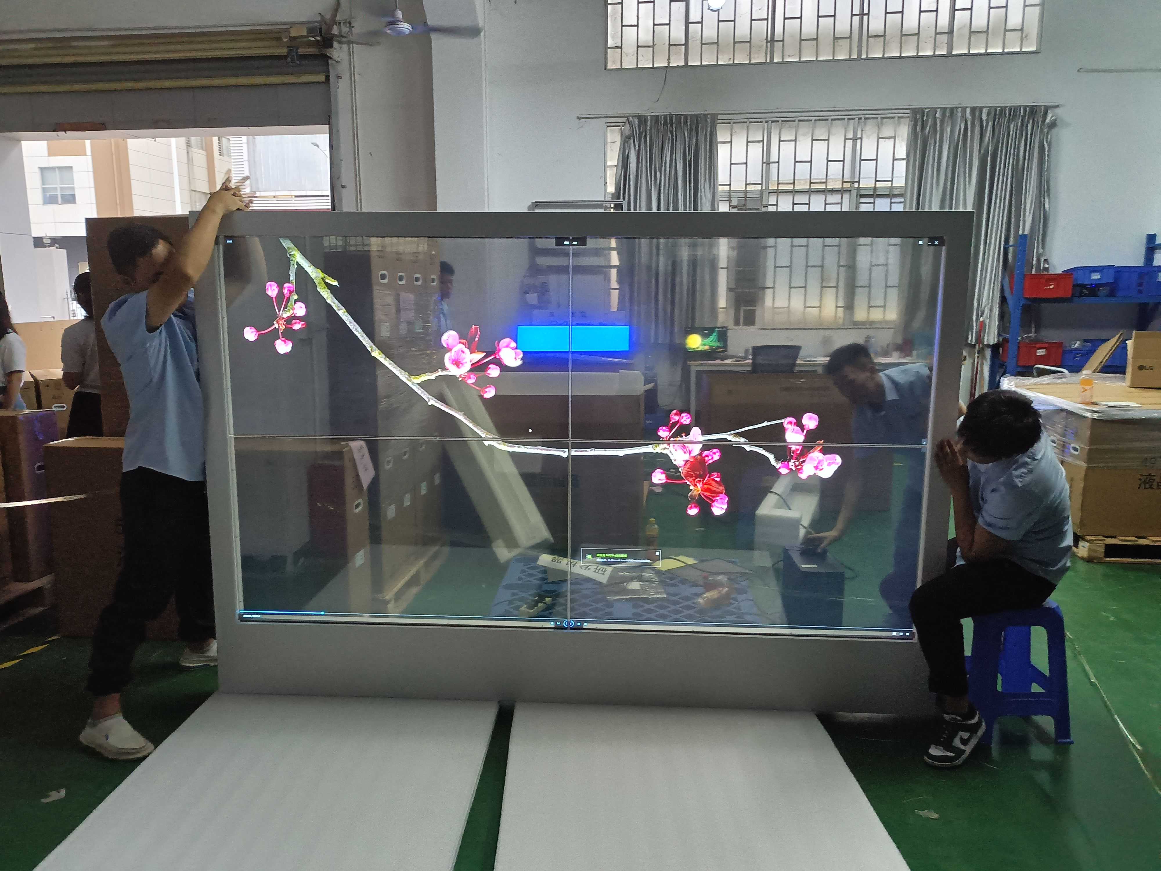 采访透明屏：在户外广告领域中，有哪些显示效果？