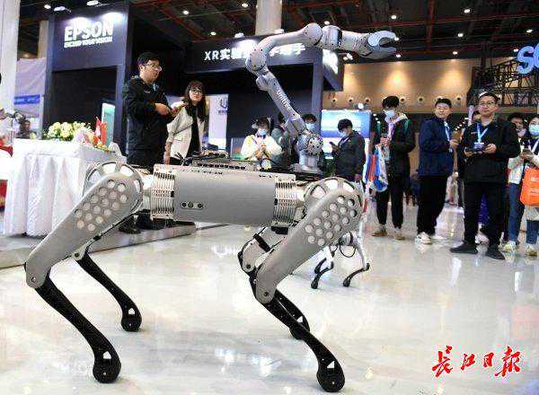 看，这些科教装备又酷又“聪明”