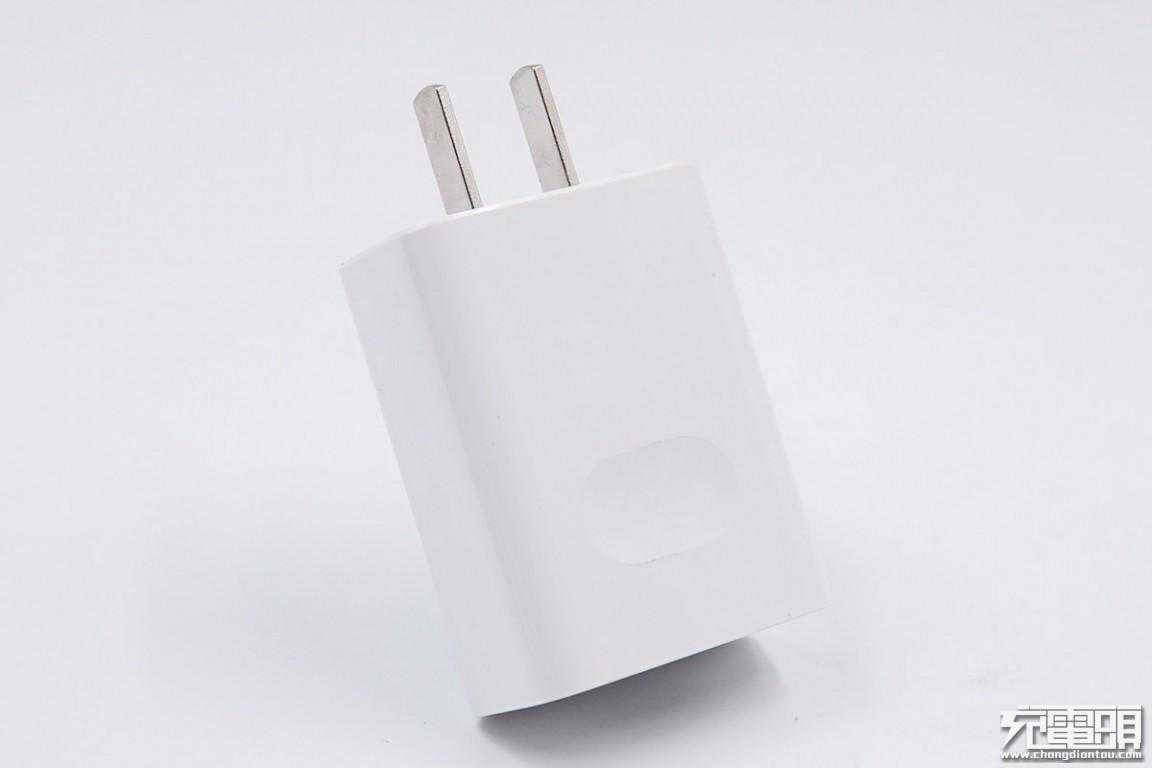 全网首拆：华为最新20W电荷泵快充充电器