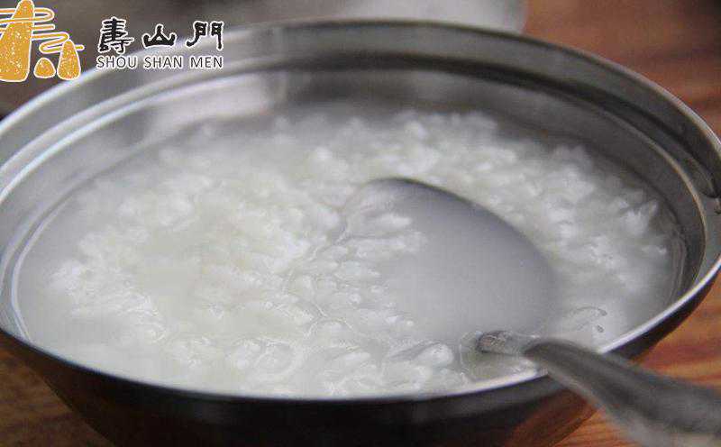 煮好的粥上面有层白膜